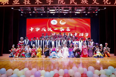 中華民族一家親 同心共筑中國(guó)夢(mèng)——恩施職業(yè)技術(shù)學(xué)院民族文化展演成功舉行